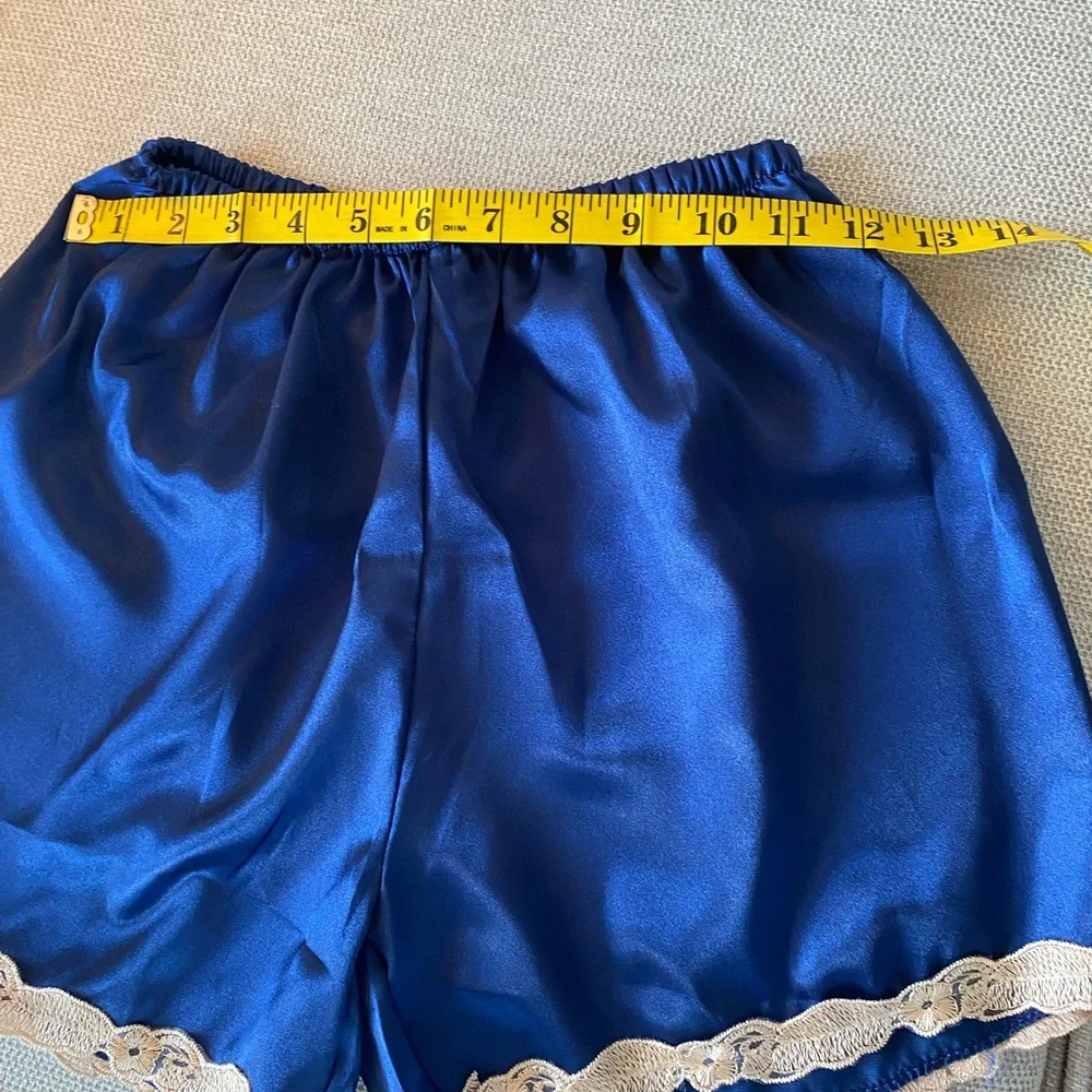 Luxurious Blue Satin Robe with Lace Accents NWOT 100% polyester feels like silk - Picture 13 of 16